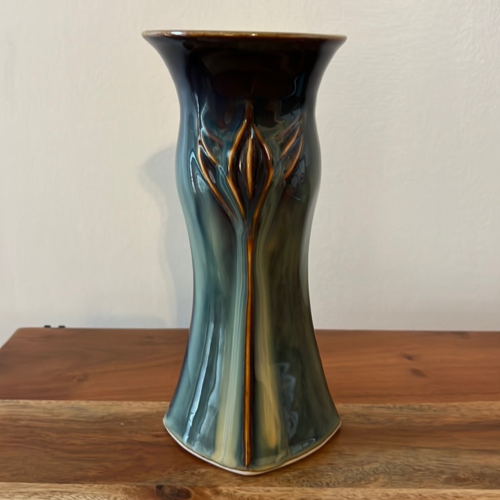 Bill Campbell Signed Studio Art Pottery Lotus Vase Artisan Drip Glaze.